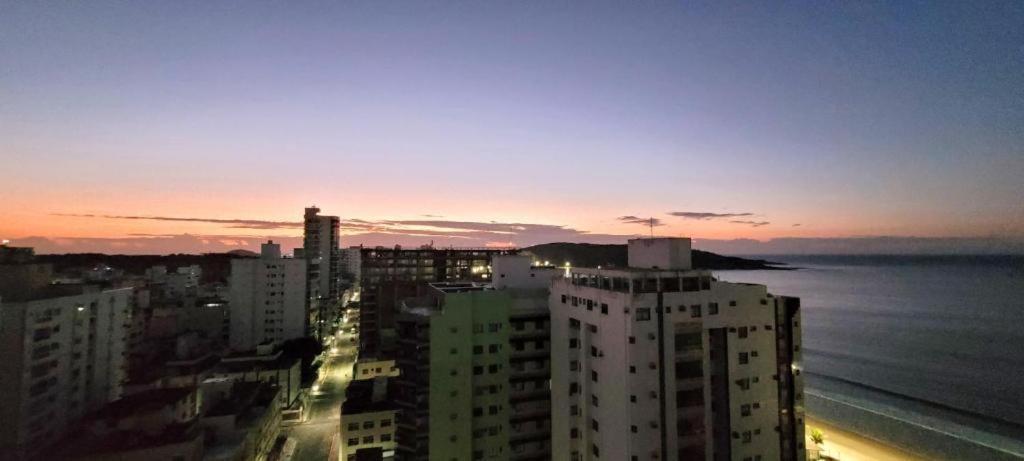 Cobertura C/ Vista Para O Mar E Montanhas, Churrasqueira, 4 Quartos 2 Vg Garagem Guarapari Exteriör bild